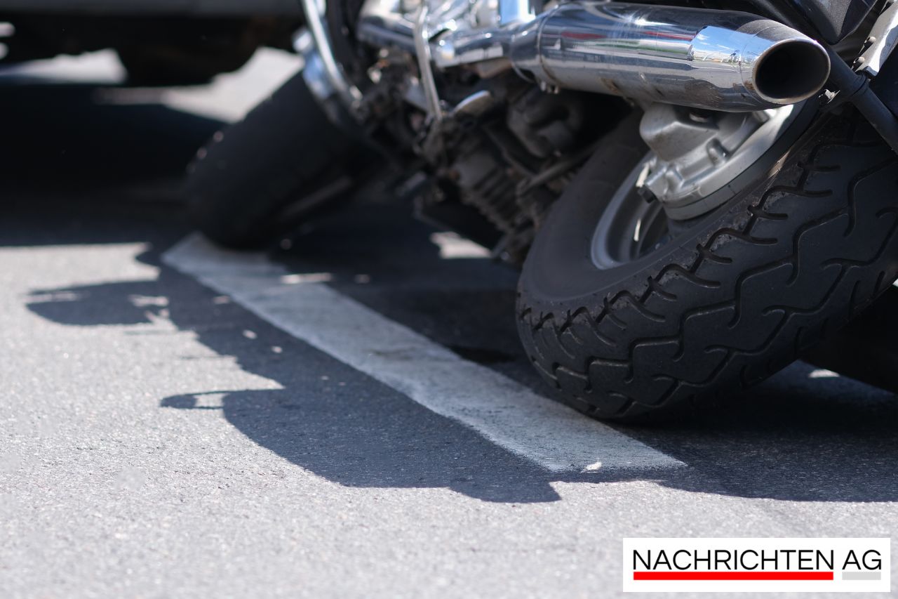 Șoc pe marginea drumului: motociclistul în vârstă de 16 ani este rănit grav!